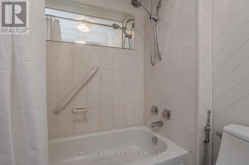 605 - 895 Maple Avenue, Burlington, ON - Indoor Photo Showing Bathroom