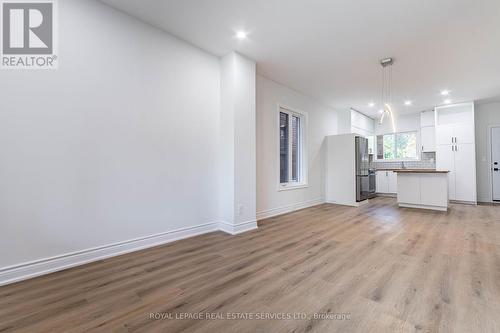 Upper - 286 Cumberland Avenue, Hamilton, ON - Indoor Photo Showing Kitchen