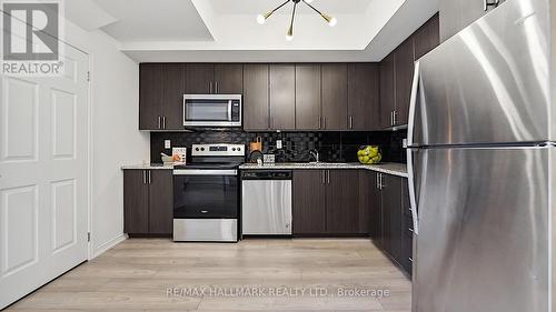 220 - 500 Kingbird Grove, Toronto, ON - Indoor Photo Showing Kitchen