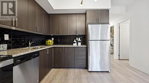 220 - 500 Kingbird Grove, Toronto, ON - Indoor Photo Showing Kitchen