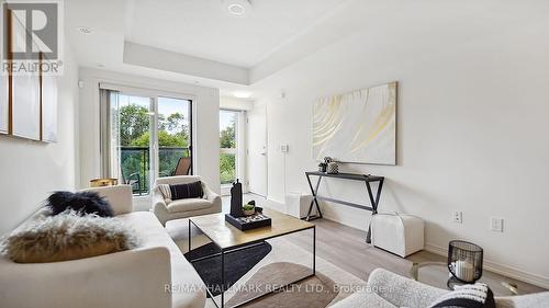 220 - 500 Kingbird Grove, Toronto, ON - Indoor Photo Showing Living Room