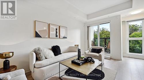 220 - 500 Kingbird Grove, Toronto, ON - Indoor Photo Showing Living Room