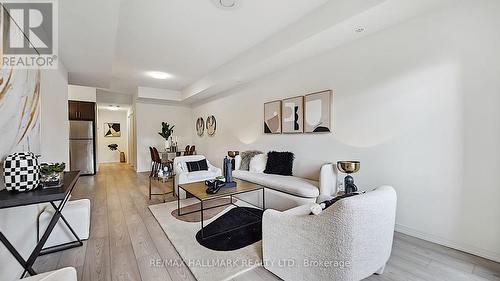 220 - 500 Kingbird Grove, Toronto, ON - Indoor Photo Showing Living Room