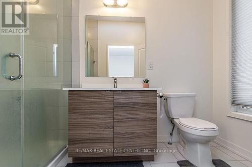 171 Sabina Drive, Oakville, ON - Indoor Photo Showing Bathroom