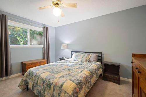 2513 Packers Road, Kelowna, BC - Indoor Photo Showing Bedroom