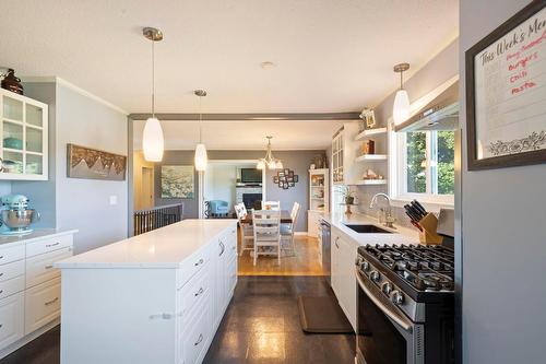 2513 Packers Road, Kelowna, BC - Indoor Photo Showing Kitchen With Upgraded Kitchen