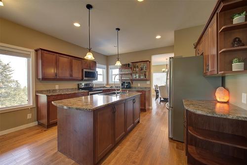 371 Lakewood Road, Vernon, BC - Indoor Photo Showing Kitchen With Double Sink