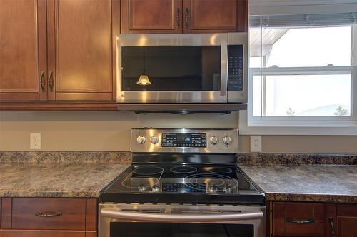 371 Lakewood Road, Vernon, BC - Indoor Photo Showing Kitchen