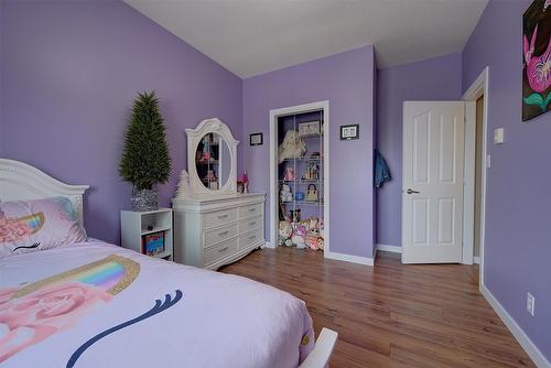 371 Lakewood Road, Vernon, BC - Indoor Photo Showing Bedroom