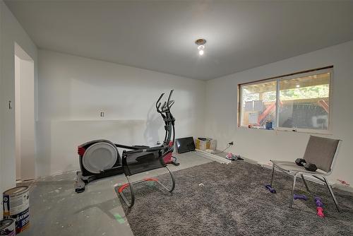 371 Lakewood Road, Vernon, BC - Indoor Photo Showing Gym Room