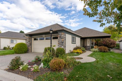 429-550 Yates Road, Kelowna, BC - Outdoor With Facade