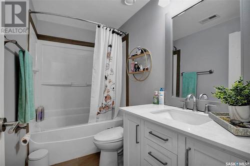 466 Kloppenburg Street, Saskatoon, SK - Indoor Photo Showing Bathroom