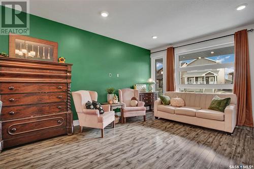 466 Kloppenburg Street, Saskatoon, SK - Indoor Photo Showing Living Room