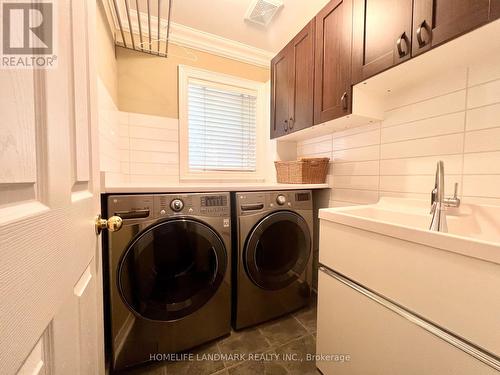 2466 Nichols Drive, Oakville, ON - Indoor Photo Showing Laundry Room