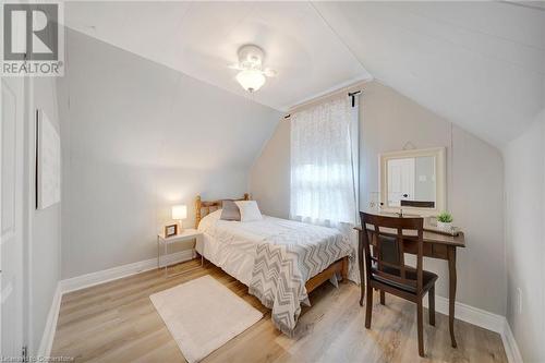 98 Cope Street, Hamilton, ON - Indoor Photo Showing Bedroom