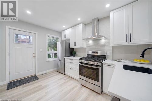 98 Cope Street, Hamilton, ON - Indoor Photo Showing Kitchen