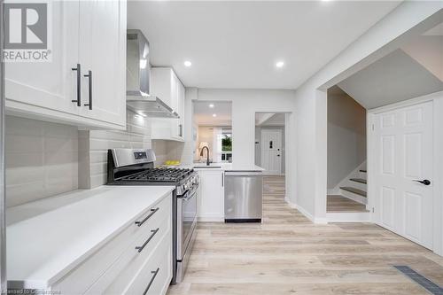 98 Cope Street, Hamilton, ON - Indoor Photo Showing Kitchen