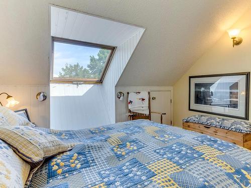 Master bedroom - 242  - 246 Ch. Boulanger, Sutton, QC - Indoor Photo Showing Bedroom