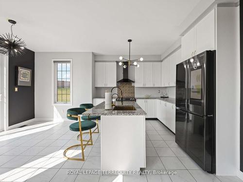 316 Windfields Farm Dr W, Oshawa, ON - Indoor Photo Showing Kitchen