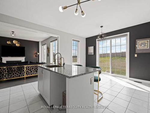 316 Windfields Farm Dr W, Oshawa, ON - Indoor Photo Showing Kitchen