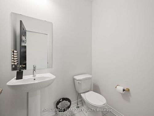 316 Windfields Farm Dr W, Oshawa, ON - Indoor Photo Showing Bathroom