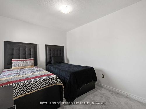 316 Windfields Farm Dr W, Oshawa, ON - Indoor Photo Showing Bedroom