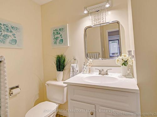 40 Sunshine Dr, Richmond Hill, ON - Indoor Photo Showing Bathroom