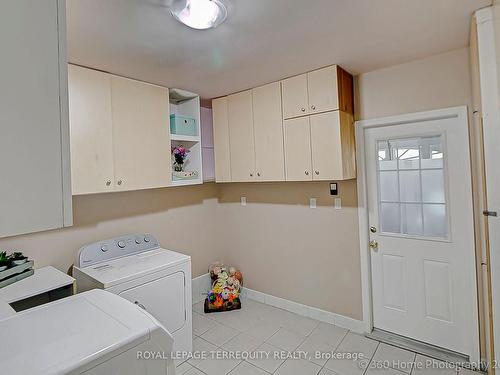 40 Sunshine Dr, Richmond Hill, ON - Indoor Photo Showing Laundry Room