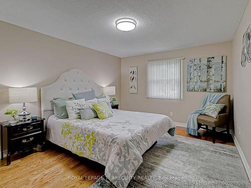 40 Sunshine Dr, Richmond Hill, ON - Indoor Photo Showing Bedroom