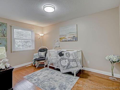 40 Sunshine Dr, Richmond Hill, ON - Indoor Photo Showing Bedroom