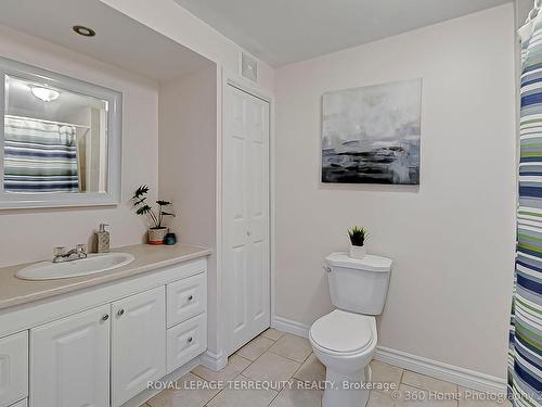 40 Sunshine Dr, Richmond Hill, ON - Indoor Photo Showing Bathroom