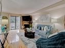 40 Sunshine Dr, Richmond Hill, ON  - Indoor Photo Showing Living Room 