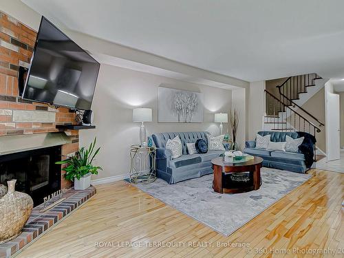 40 Sunshine Dr, Richmond Hill, ON - Indoor Photo Showing Living Room With Fireplace