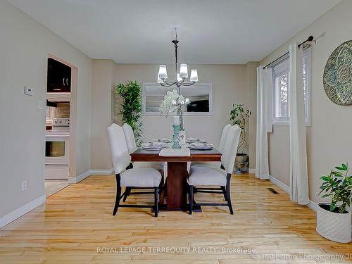 40 Sunshine Dr, Richmond Hill, ON - Indoor Photo Showing Dining Room