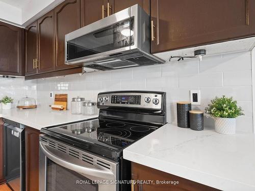 15-12 Whitedeer Rd, Hamilton, ON - Indoor Photo Showing Kitchen