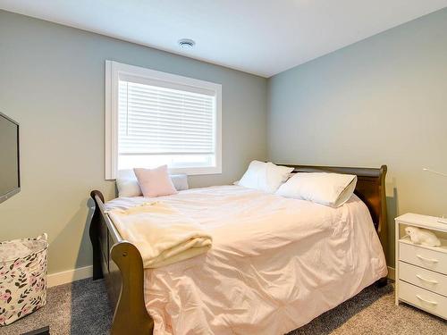 106-5546 Swallow Dr, Port Alberni, BC - Indoor Photo Showing Bedroom