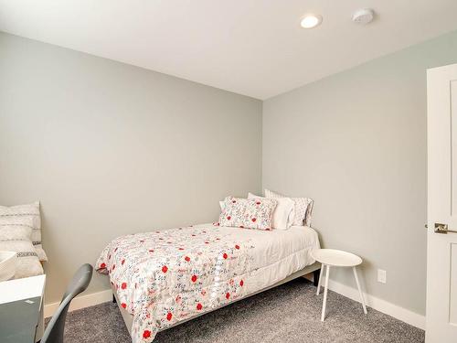 106-5546 Swallow Dr, Port Alberni, BC - Indoor Photo Showing Bedroom