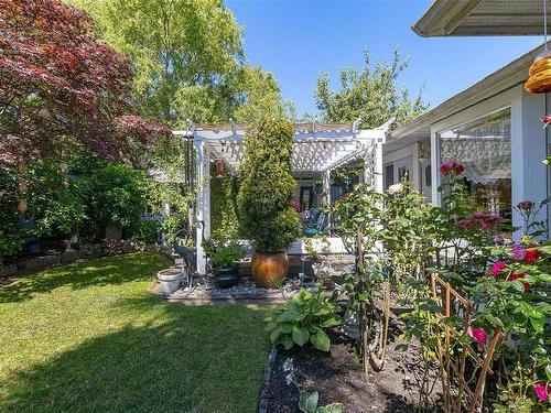 1061 Tulip Ave, Saanich, BC 