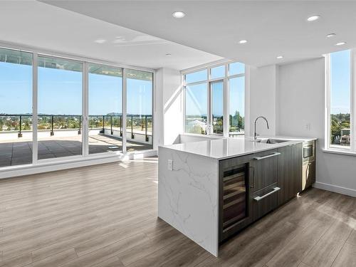 Ph2-1100 Yates St, Victoria, BC - Indoor Photo Showing Kitchen With Upgraded Kitchen