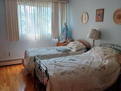 Chambre Ã  coucher principale - 218-5210 Rue Riviera, Montréal (Pierrefonds-Roxboro), QC - Indoor Photo Showing Bedroom