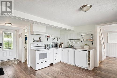 42 Lighthouse Crescent, Tay, ON - Indoor Photo Showing Kitchen