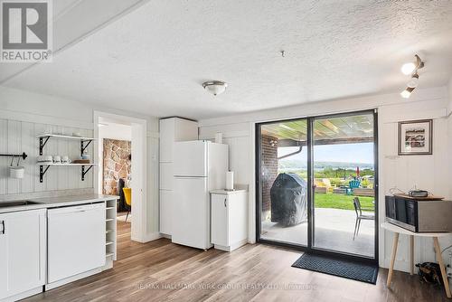 42 Lighthouse Crescent, Tay, ON - Indoor Photo Showing Kitchen