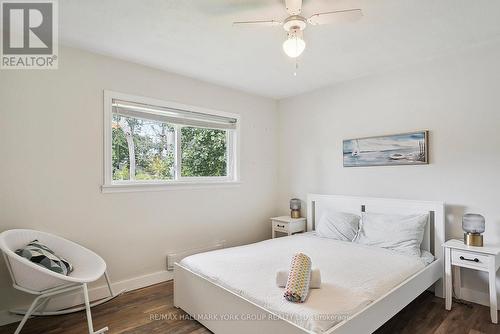 42 Lighthouse Crescent, Tay, ON - Indoor Photo Showing Bedroom