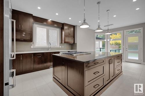 157 Weaver Dr Nw, Edmonton, AB - Indoor Photo Showing Kitchen