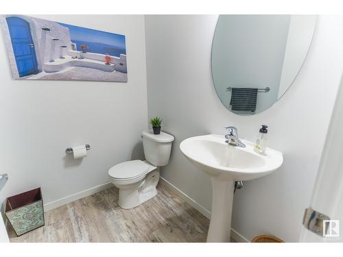 17115 46 St Nw, Edmonton, AB - Indoor Photo Showing Bathroom