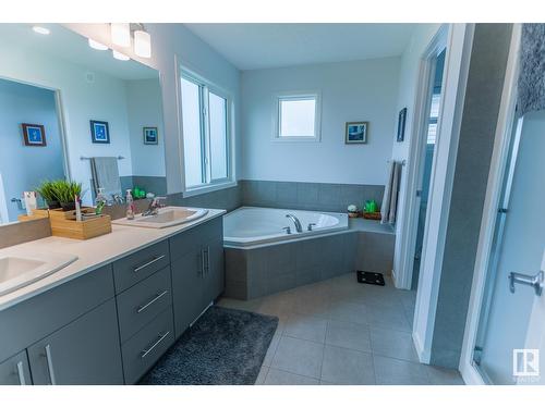 17115 46 St Nw, Edmonton, AB - Indoor Photo Showing Bathroom