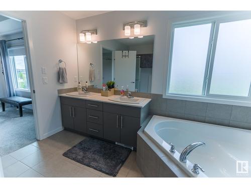 17115 46 St Nw, Edmonton, AB - Indoor Photo Showing Bathroom