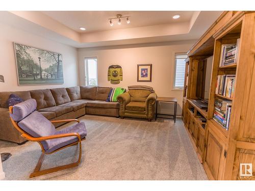 17115 46 St Nw, Edmonton, AB - Indoor Photo Showing Living Room