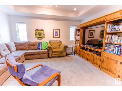 17115 46 St Nw, Edmonton, AB - Indoor Photo Showing Living Room