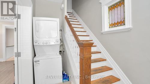 Upper - 33 Yale Street, London, ON - Indoor Photo Showing Laundry Room